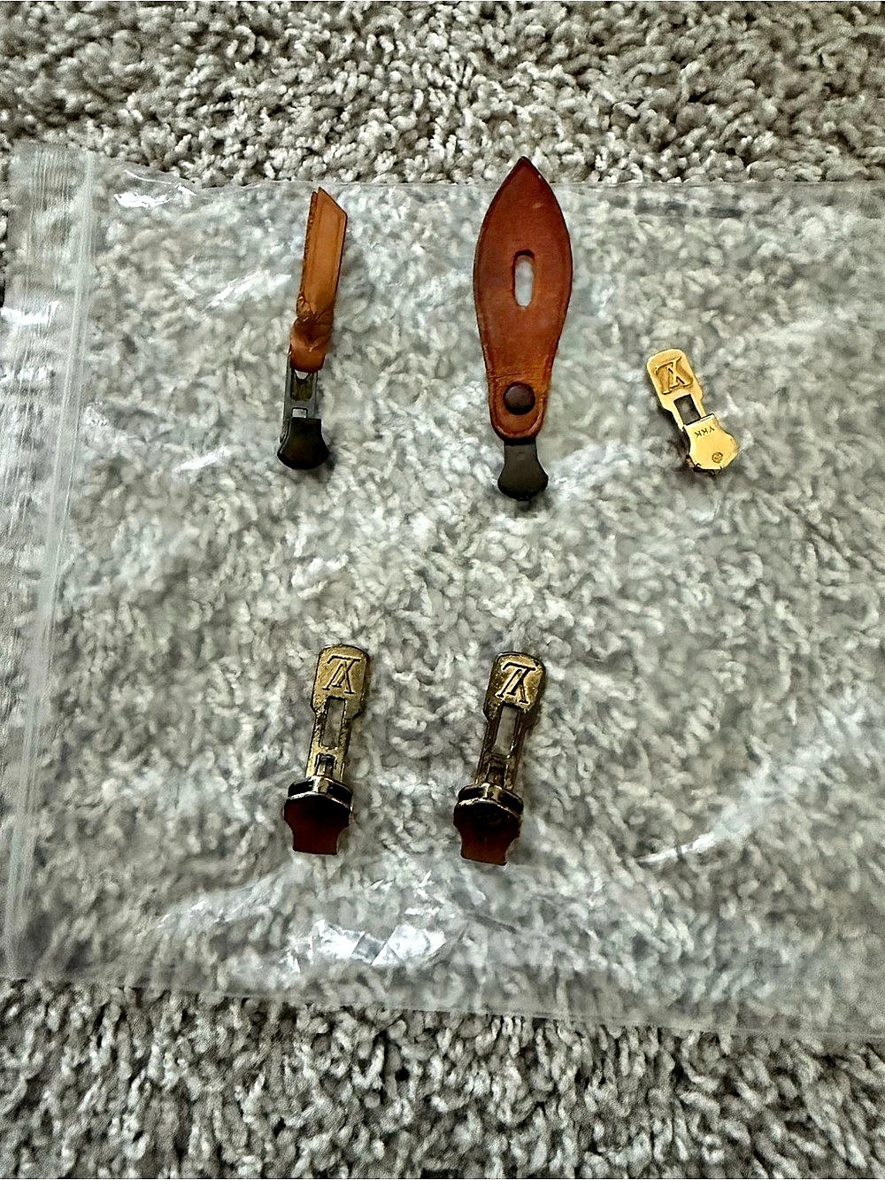Louis Vuitton zip puller - Picture 2 of 2